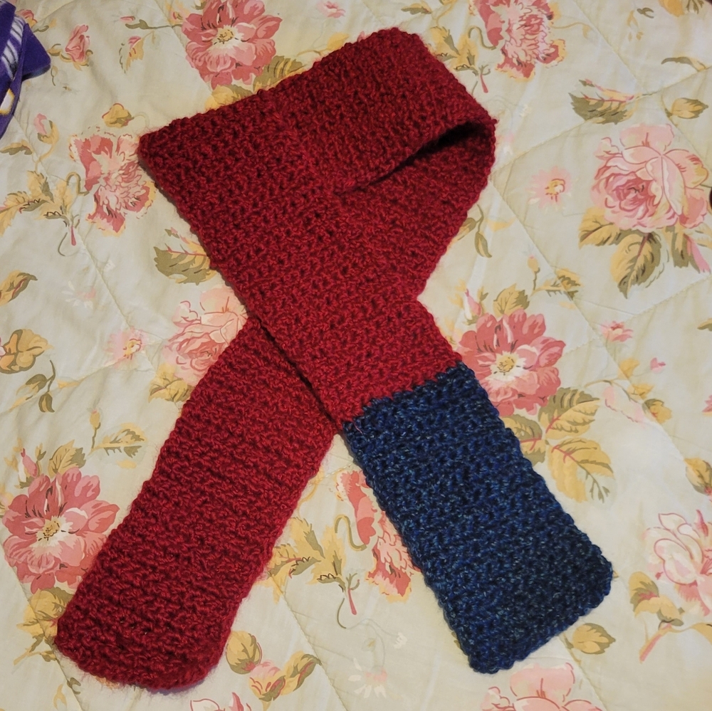 Lion yarn scarf